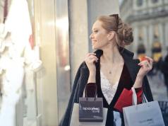A Customer Satisfaction 101 customer shopping